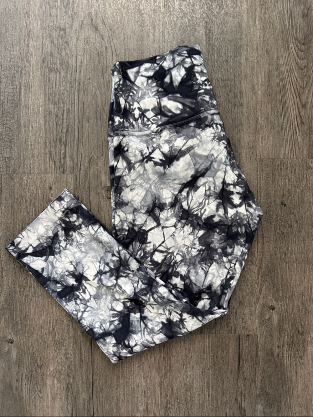 Lululemon Black & White Tie-Dye Active Capri Leggings